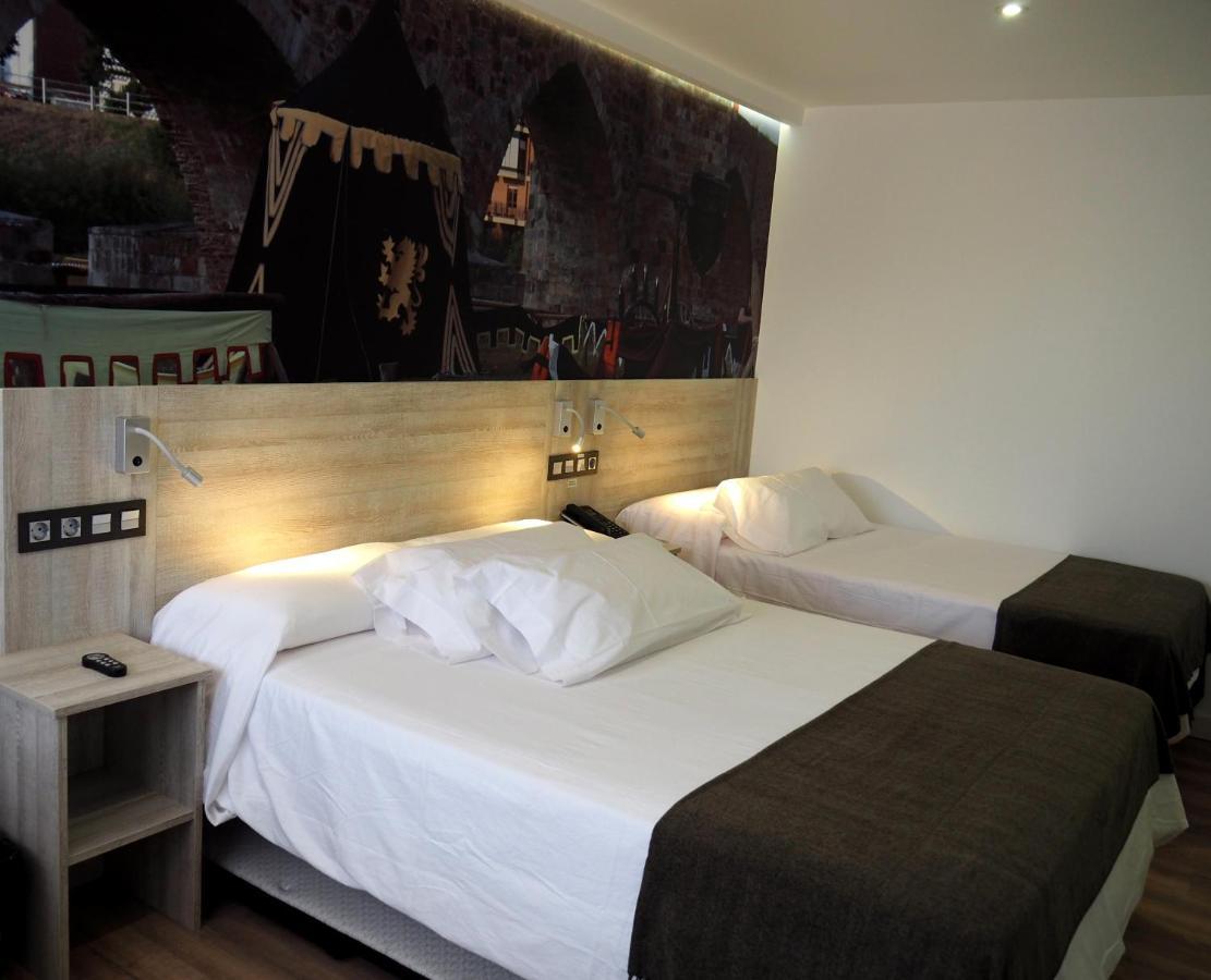 Hostal Don Suero De Quinones Hospital de Órbigo Exteriör bild
