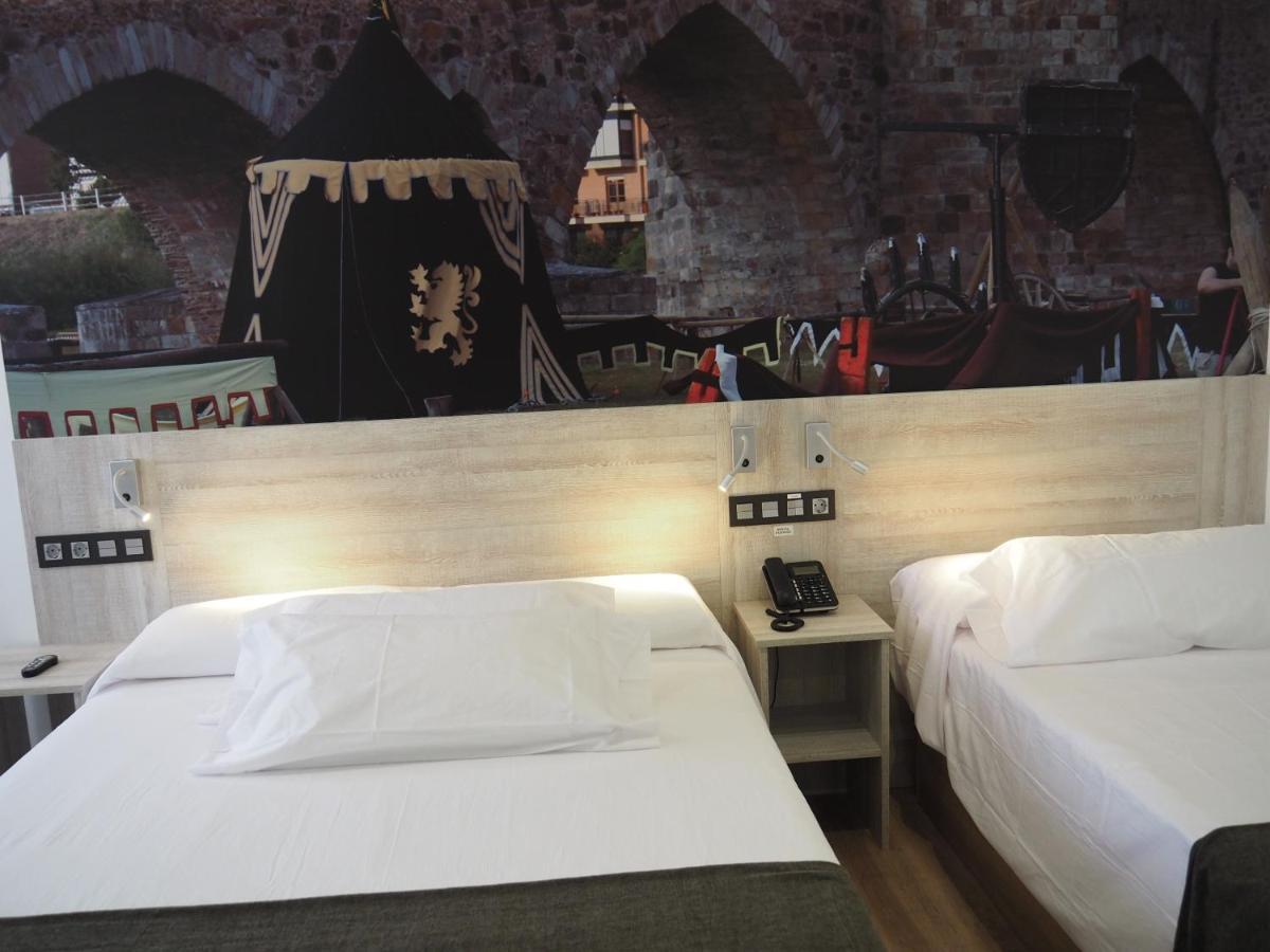 Hostal Don Suero De Quinones Hospital de Órbigo Exteriör bild