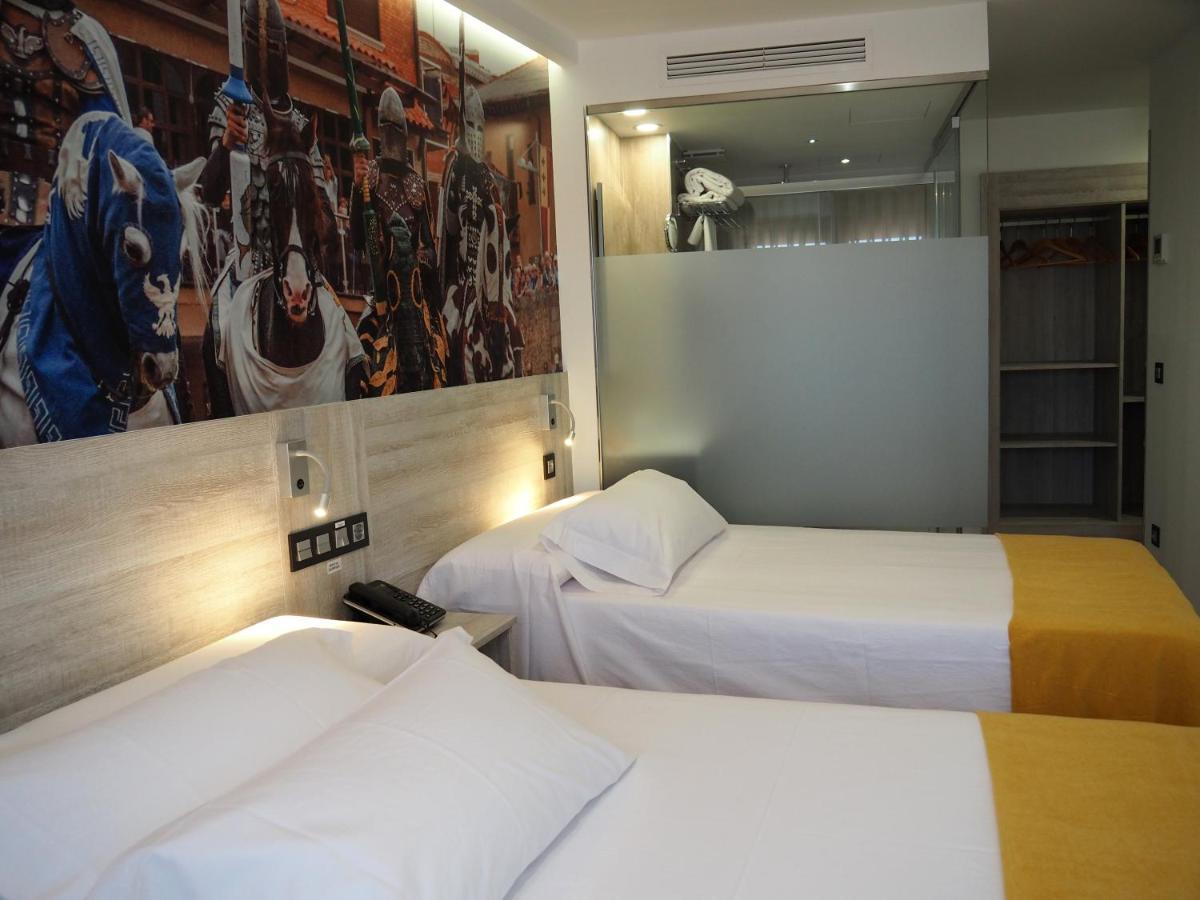 Hostal Don Suero De Quinones Hospital de Órbigo Exteriör bild