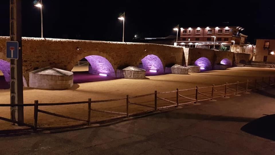 Hostal Don Suero De Quinones Hospital de Órbigo Exteriör bild
