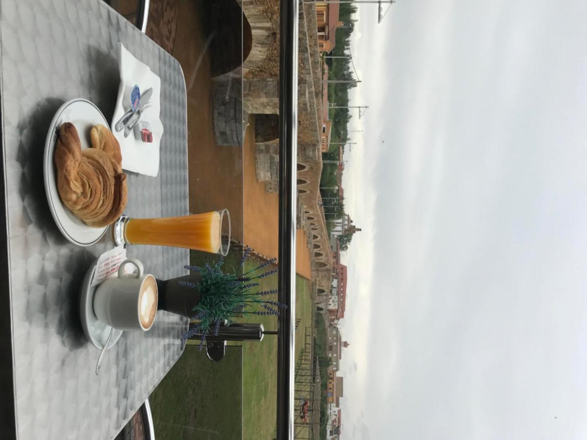 Hostal Don Suero De Quinones Hospital de Órbigo Exteriör bild