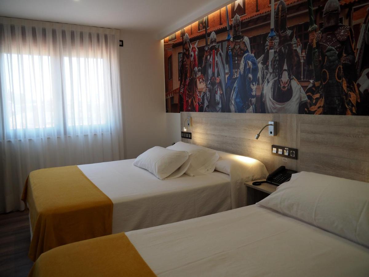 Hostal Don Suero De Quinones Hospital de Órbigo Exteriör bild