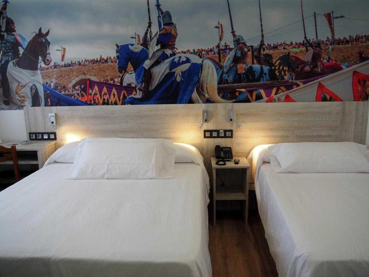 Hostal Don Suero De Quinones Hospital de Órbigo Exteriör bild