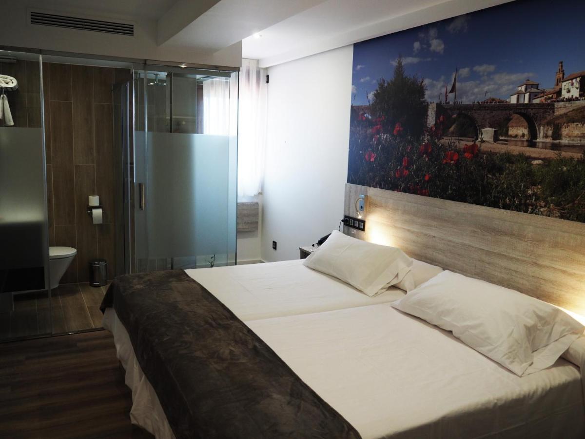 Hostal Don Suero De Quinones Hospital de Órbigo Exteriör bild