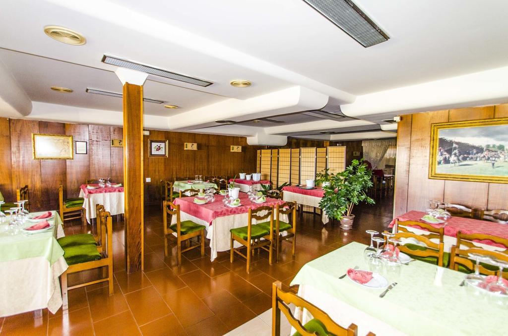 Hostal Don Suero De Quinones Hospital de Órbigo Exteriör bild
