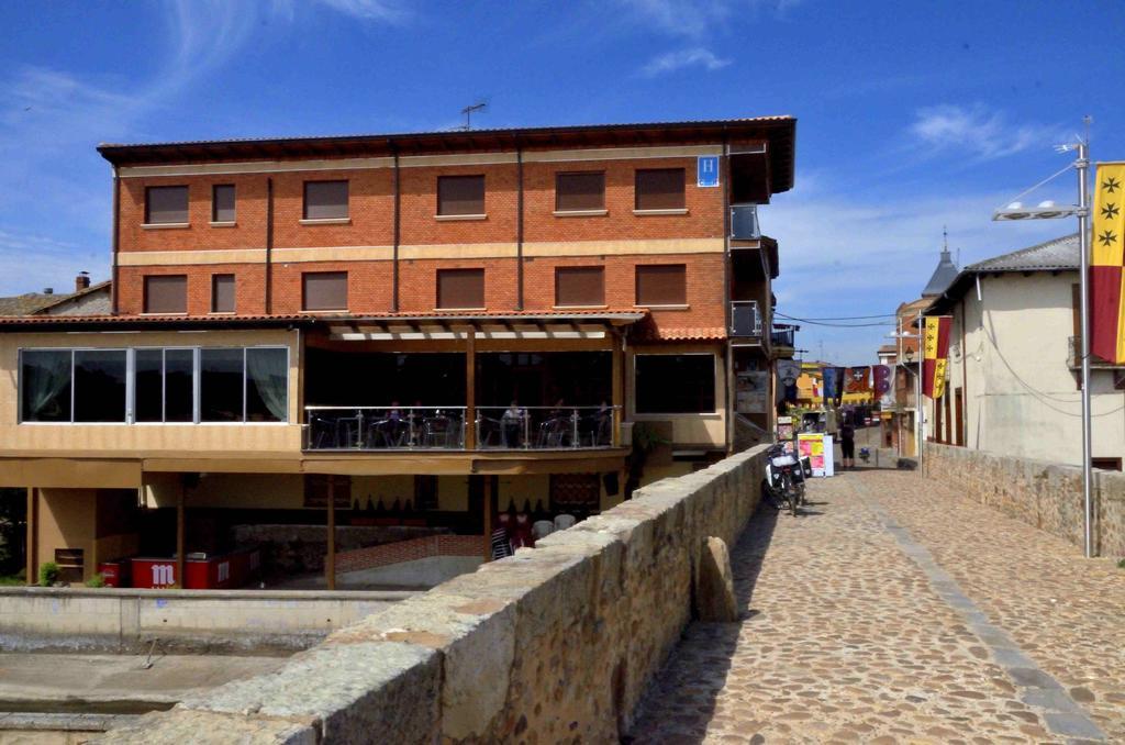 Hostal Don Suero De Quinones Hospital de Órbigo Exteriör bild
