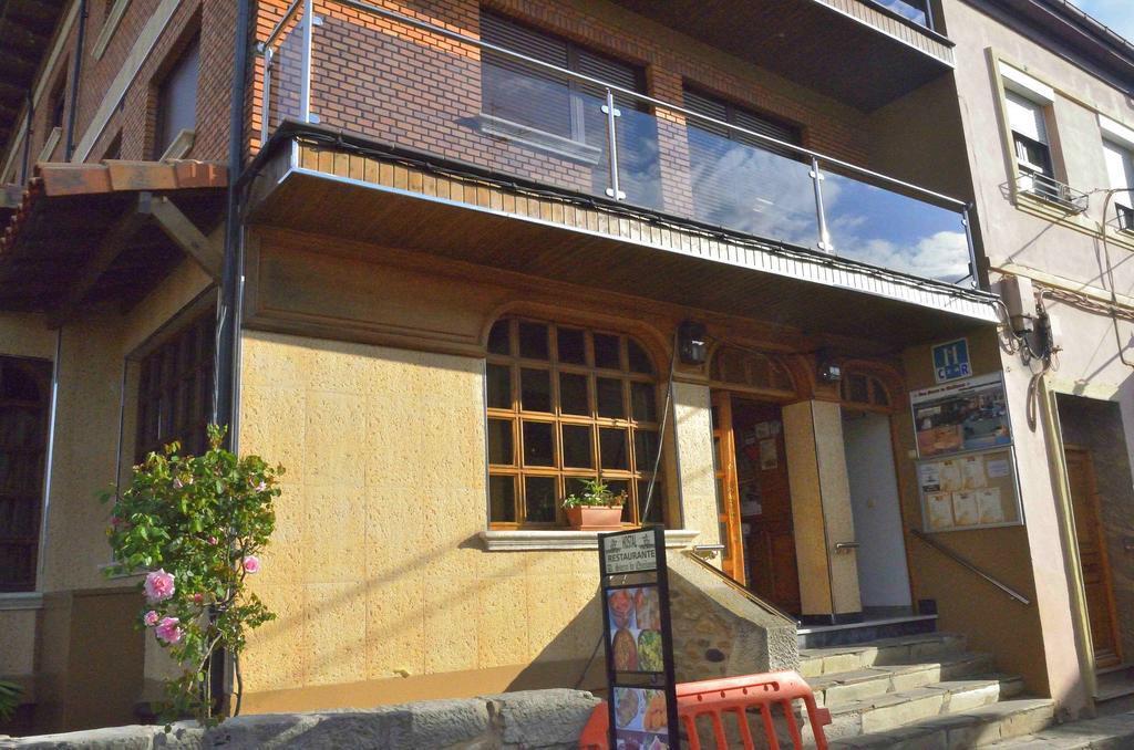 Hostal Don Suero De Quinones Hospital de Órbigo Exteriör bild