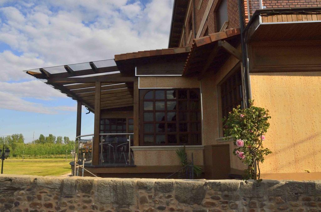 Hostal Don Suero De Quinones Hospital de Órbigo Exteriör bild